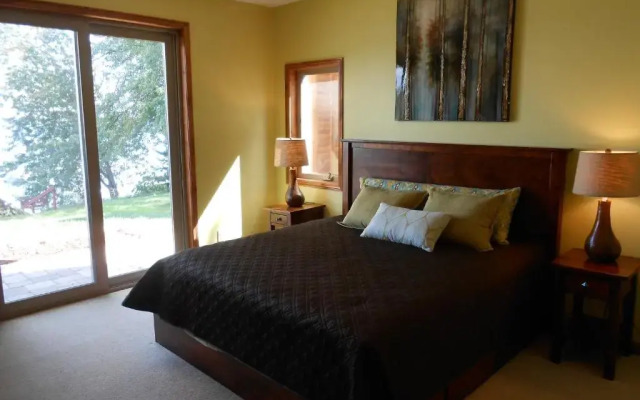 Quarterdeck Resort & Restaurant