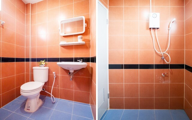 OYO 1047 EK Residence Banchang City