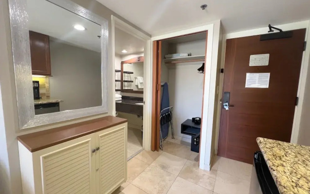 Breezy Luana Waikiki Condo by RedAwning