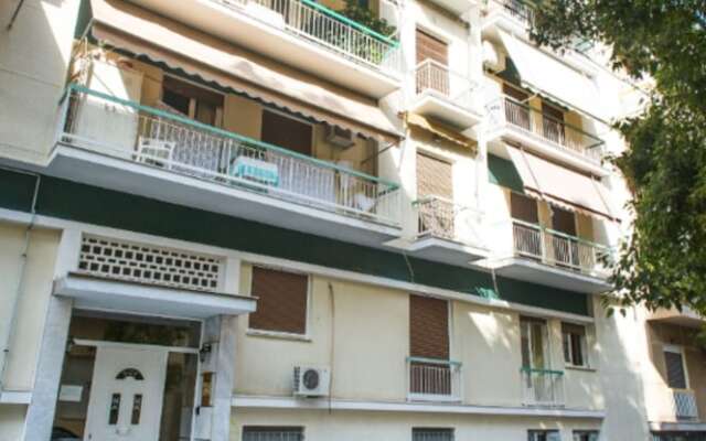 Nephiria, Live like a local next to Acropolis