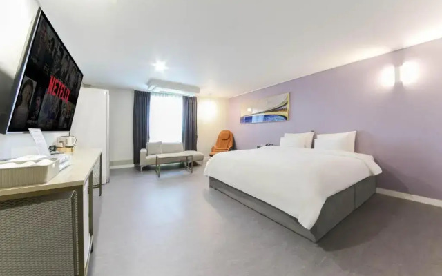 Jeonju Junghwasan-dong Guardian Angel