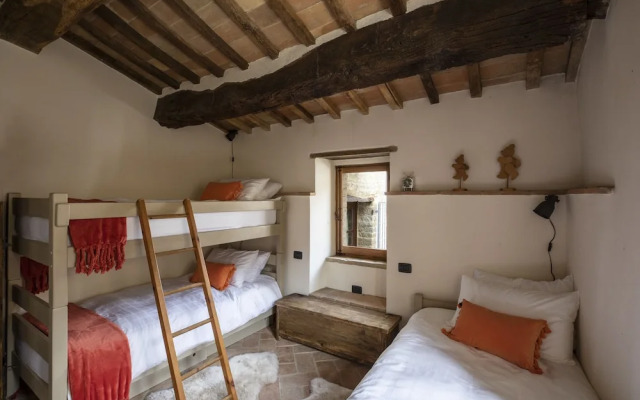 Umbrian Villa Retreat in Pietralunga With a Pool