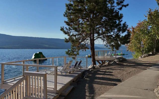 La Casa Lakeside Resort