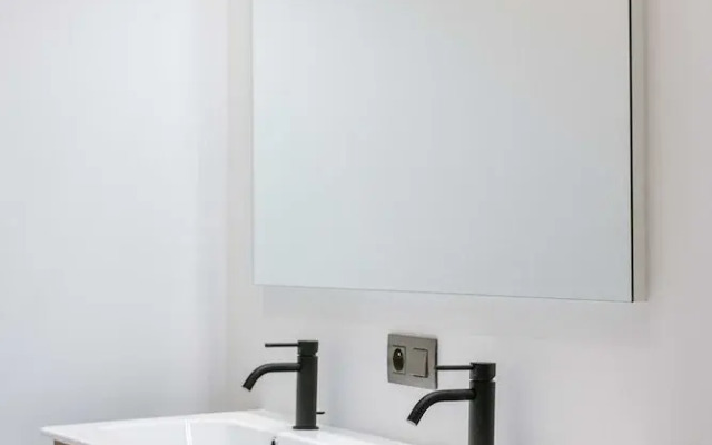 Serene Dikefront Apartment With en Suite Bedrooms and Stunning Views