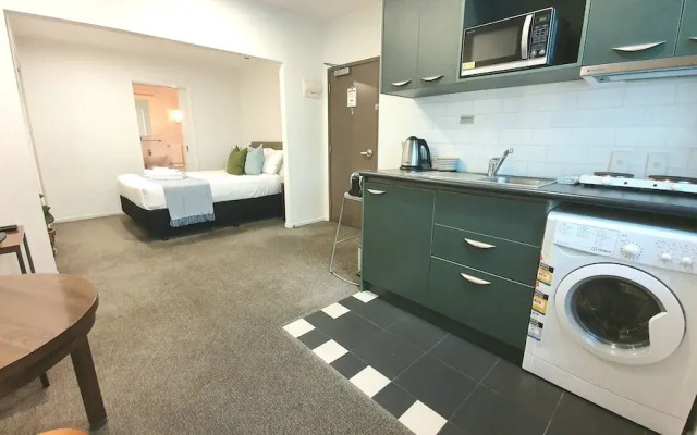 City Living - Wifi- Netflix - Laundry