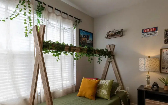 Amazing Family Townhouse Minutes From the Parks