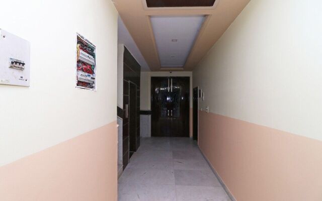 Oyo 30740 Hotel Gurudham Vrindavan