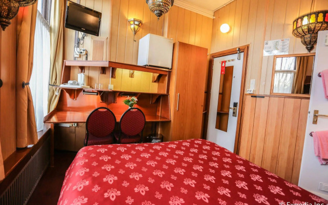 Nadia Hotel