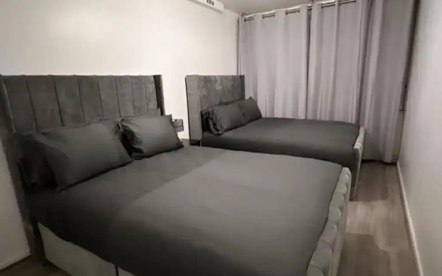 New! Xtra Large 4 Bedroom Up to 14 Guests