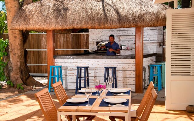 R Beach Club