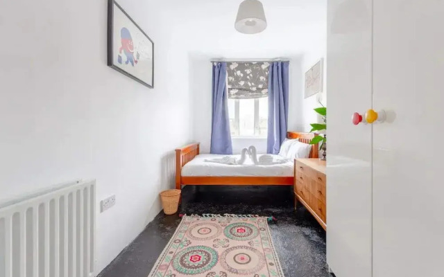 Bright & Spacious 2BD Flat - Hackney
