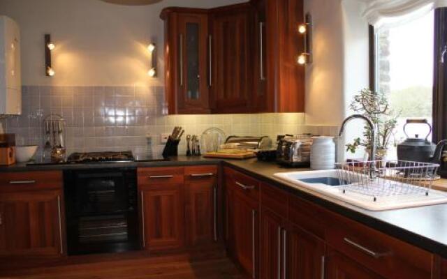 Alston Art Apartments