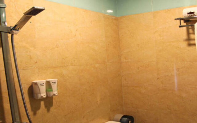Rezen Dong Hotel (Shenzhen Huaqiangbei)