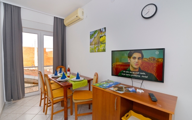 Apartment Zora - garden terrace and grill A4 Pirovac, Riviera Sibenik