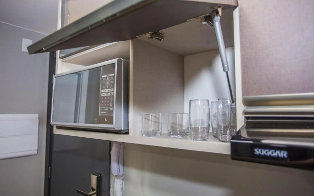 Studio com Cama e Sofá-Cama de Casal - ALL2011