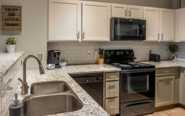 FRONTDESK 300 Heinz St Apts Pittsburgh