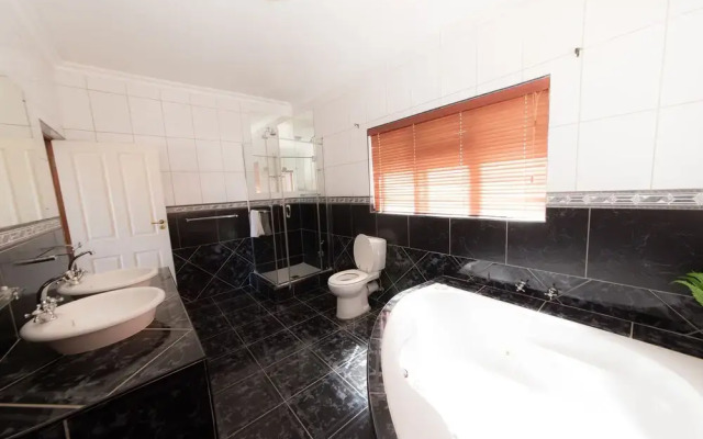 Nama White Guest House