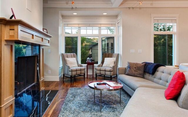 Bluebird Haus E1055 by RedAwning