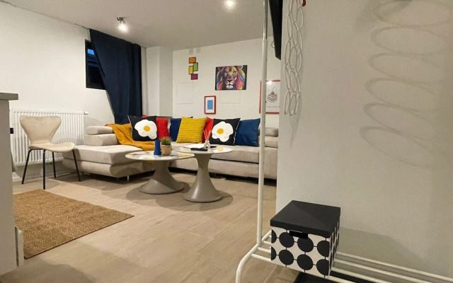 One Lux Stay Near Antwerp Central - Studio Apartment