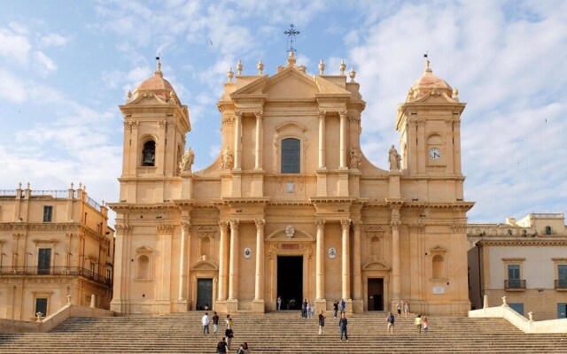 Stunning Home in Noto With 3 Bedrooms and Wifi