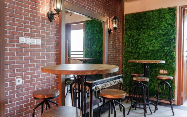 RedDoorz Plus @ CBD Bintaro
