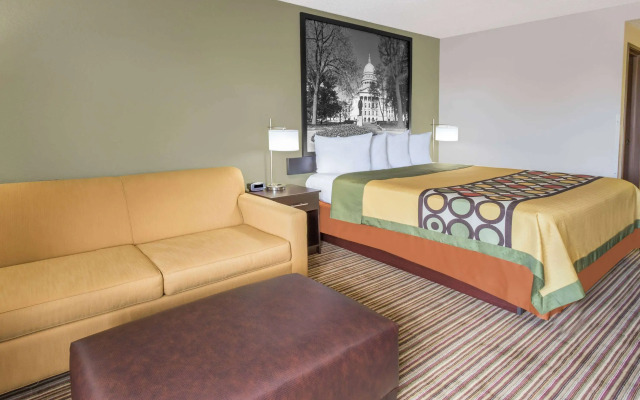 Super 8 by Wyndham Madison South