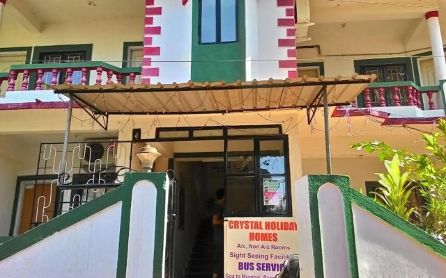 OYO 19831 Crystal Holiday Homes