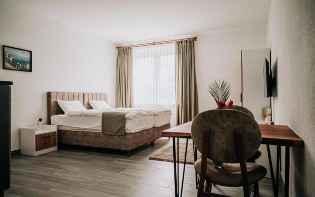 E&B Aparthotel