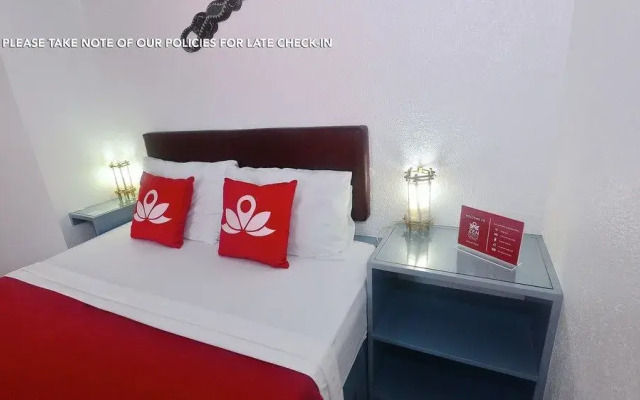 ZEN Rooms Station 3 Angol Road