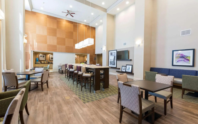 Hampton Inn & Suites Hartford-Manchester