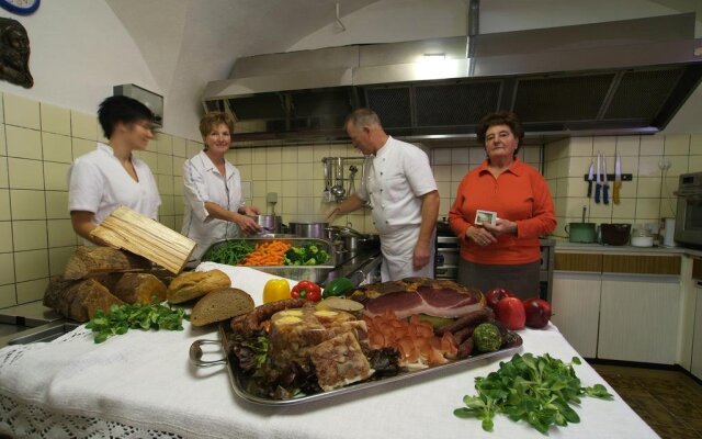 Gasthof Pension Traube