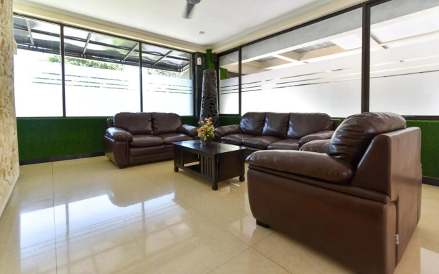 RedDoorz Plus near Mall Bali Galeria 2