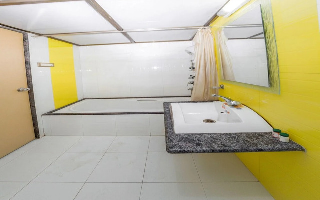 OYO 13931 Hotel Neeta's Inn
