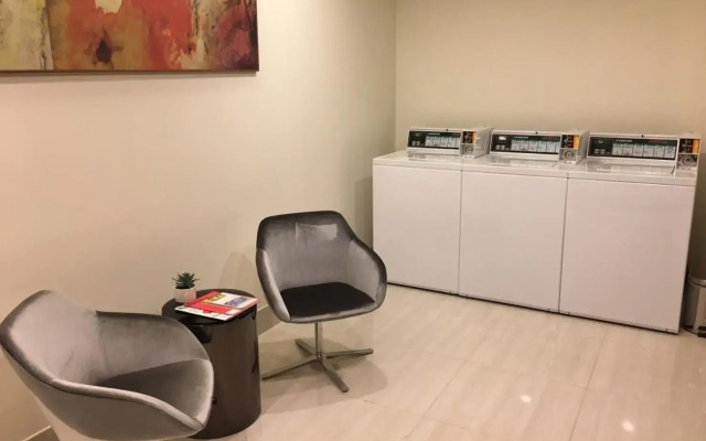 Fullon Hotel Taoyuan Airport Access MRT A8