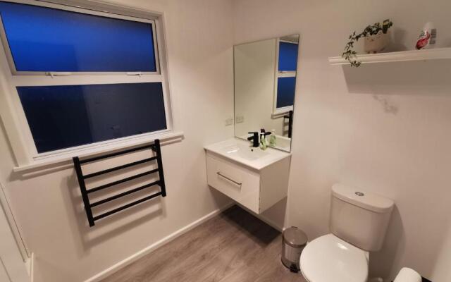 Hello Seaview! 4 BRs House in Central Location!