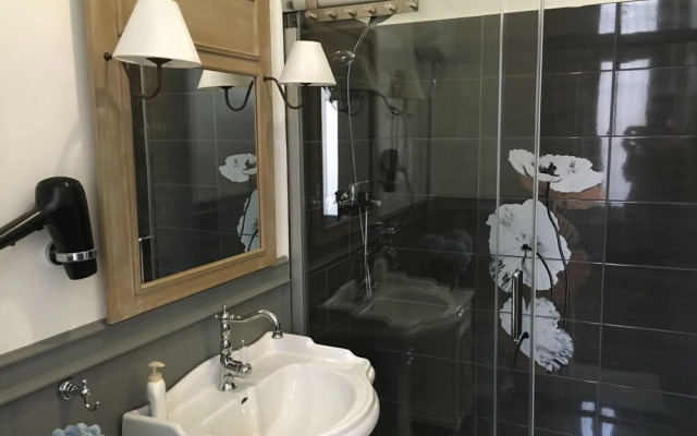 Standard Apartment by Hi5 - FehÃ©rahajÃ³