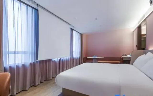 HanTing Hotel (Qingdao Huangdao Wanda Plaza)