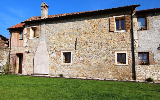 Renovated, Spacious and Cosy Countryside House. Wi-fi, Garden and Swimming Pool