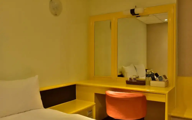 Corner Love Hotel