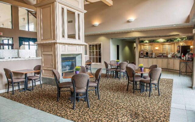 Comfort Inn & Suites Warsaw near US-30