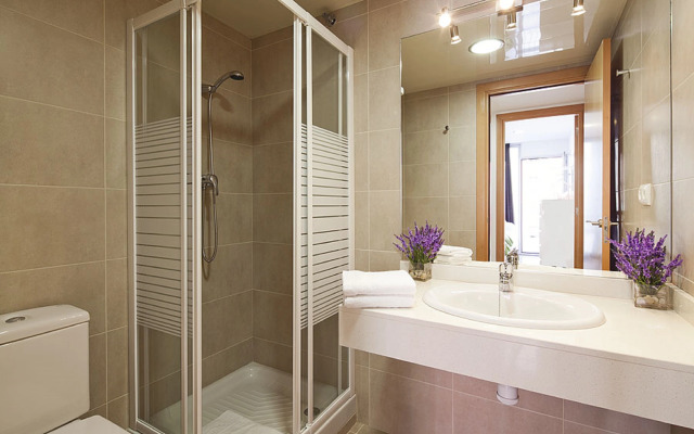 Charmsuites Paralel Apartments