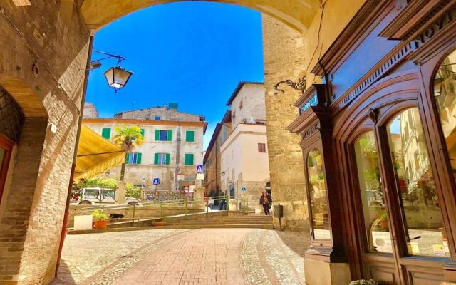 Sunny Apartment, in the Historic Centre of Spoleto With Large Terrace