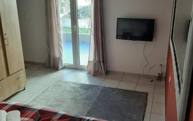 Crystal Cherry Apartment
