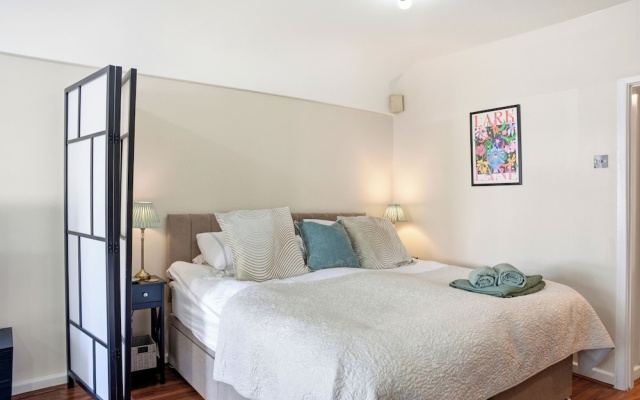Tranquil Studio - Sleeps 2 & Private Parking