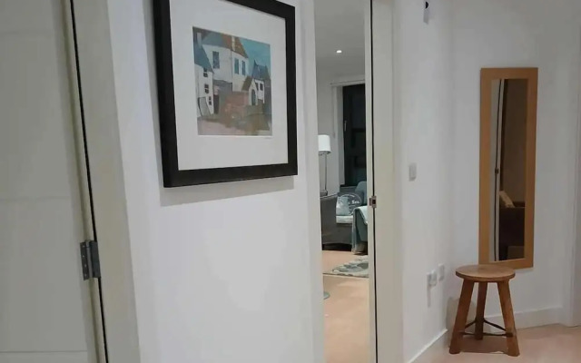 2 Bed-sleeps 5- Street Parking-3 Min to Beach
