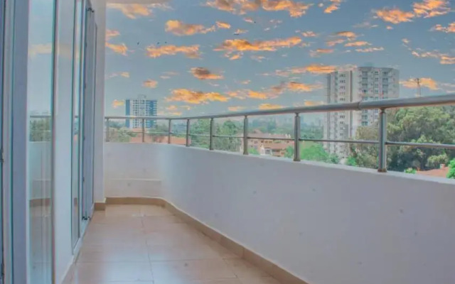 LUXE, ELEGANT 1BR IN KILIMANI STRONG WIFI With pool