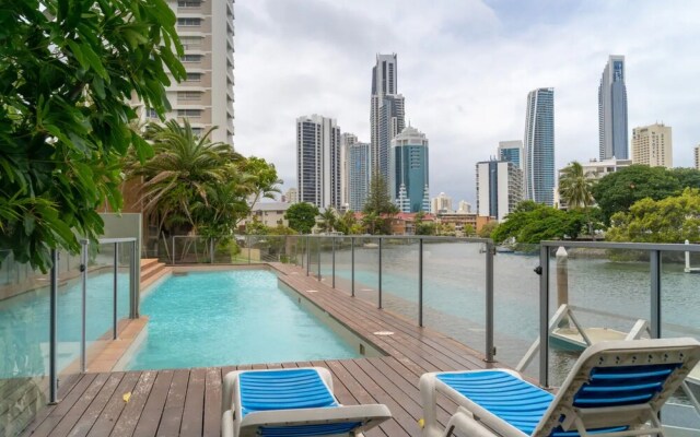 Comfortable 2 Bedroom Apartment With River Views