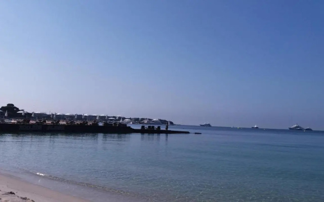 STUDIO 3mn A PIED DE LA PLAGE AVEC TERRASSE
