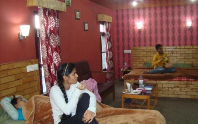 Hotel Kashmir Inn