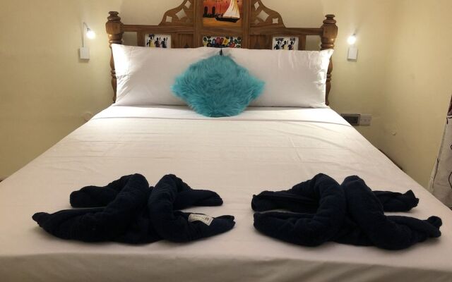 Bottoms Up - Hotel